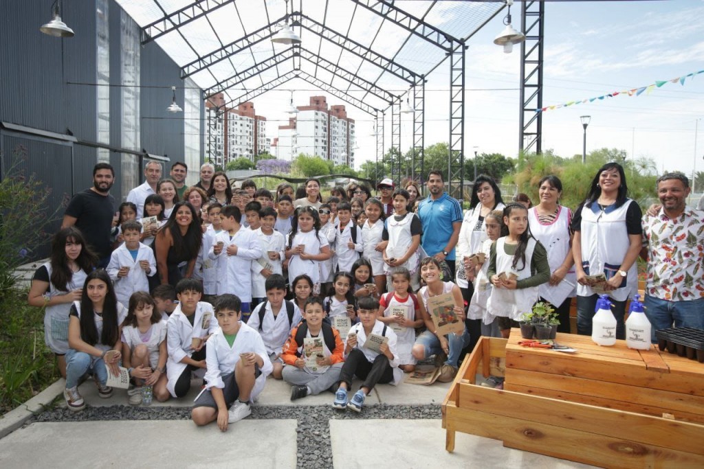 Quilmes fortalece sus políticas ambientales con nuevas iniciativas en la Escuela de Jardinería y kits educativos para primarias