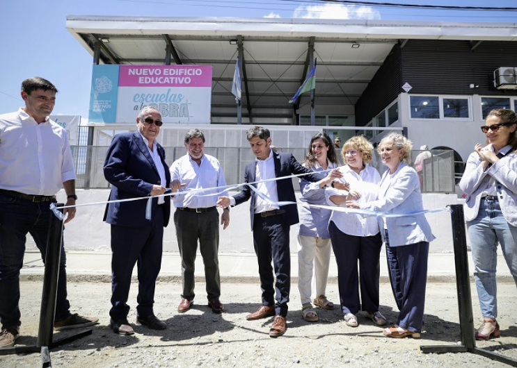 “La igualdad necesita un Estado presente”: Kicillof inauguró un jardín en Tandil y entregó netbooks