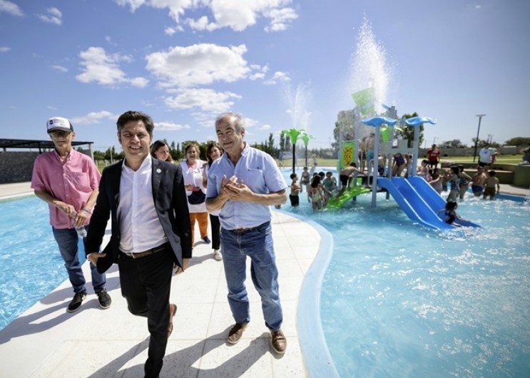 Kicillof inauguró piscinas infantiles en el Complejo Termal de Tapalqué y destacó el impacto turístico y económico