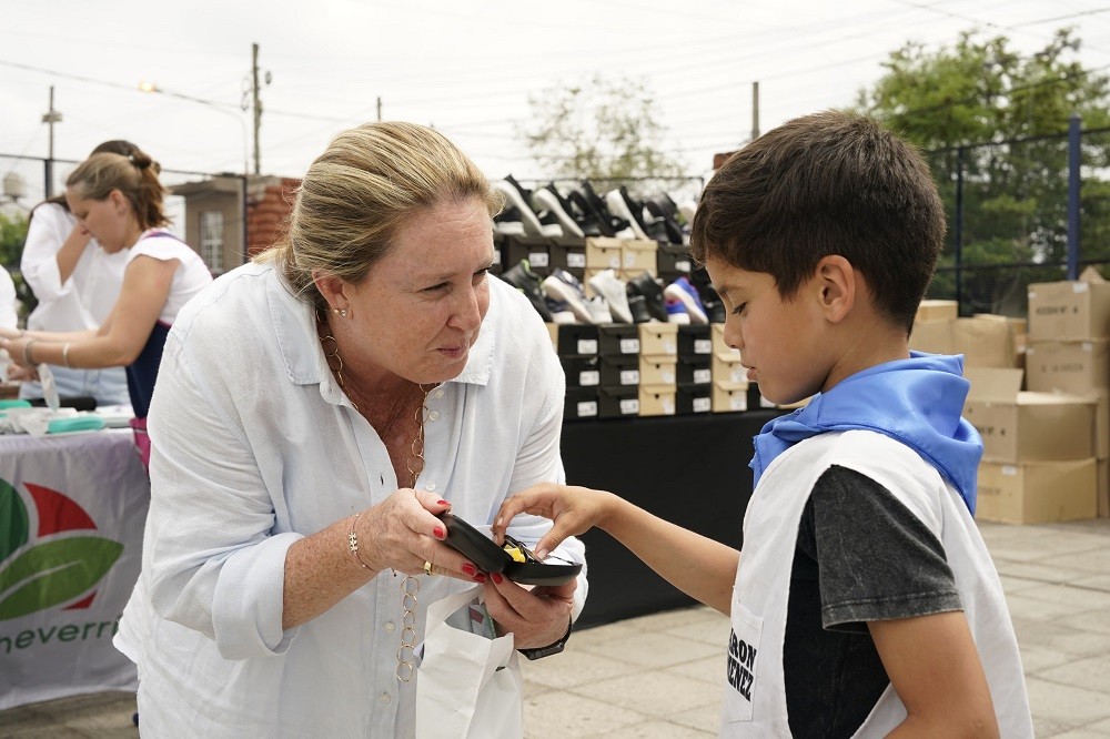 Entrega de lentes gratuitos en Monte Grande Sur: un paso más del Programa Oftalmológico EcheVERría