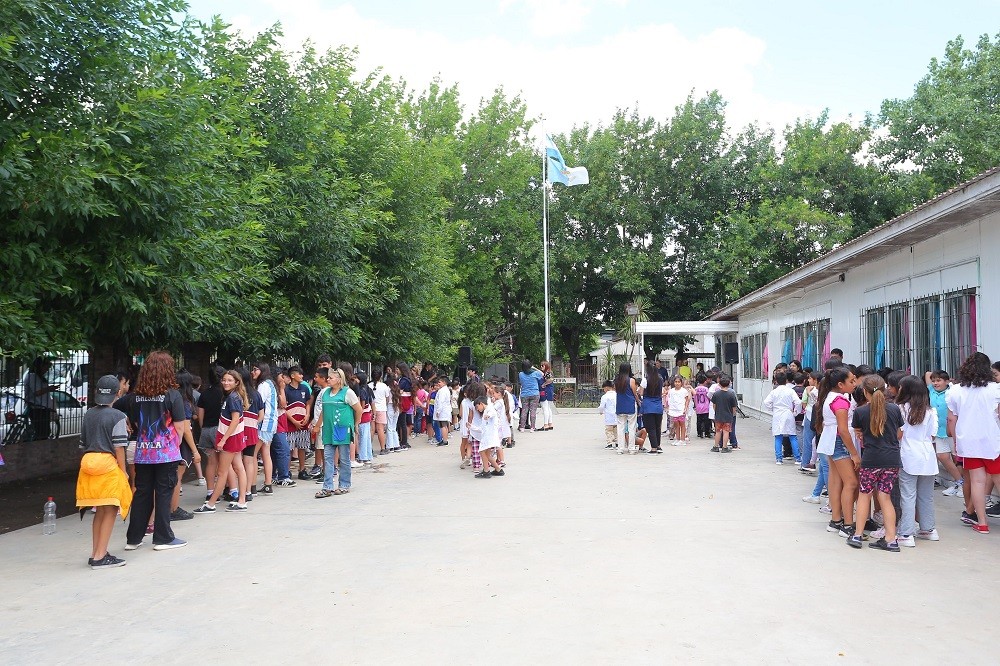 Esteban Echeverría: inauguran un nuevo playón deportivo en la Escuela Primaria N° 12 de El Jagüel