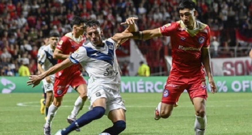 Argentinos Juniors y Vélez igualaron en un partido lleno de polémica en La Paternal