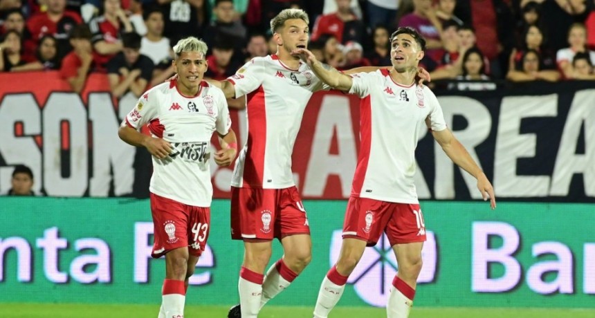 Huracán venció a Newell's y se subió a la cima de la Liga Profesional: la Lepra, en crisis y bajo presión