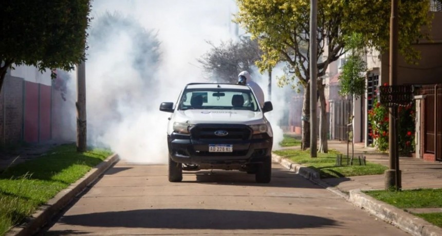 Quilmes refuerza operativos de fumigación contra el dengue en varios barrios del distrito