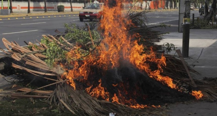 Vecinos que queman basura: una práctica que afecta a todo el barrio