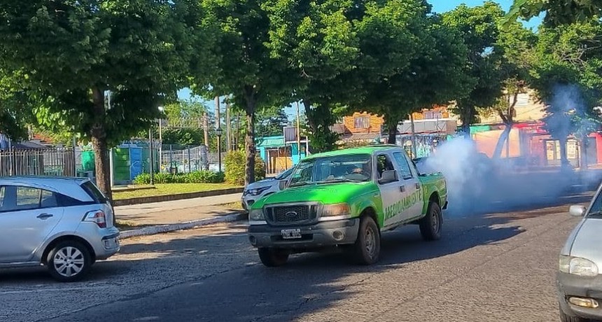 Esteban Echeverría intensifica la fumigación contra el dengue en diversos barrios del distrito