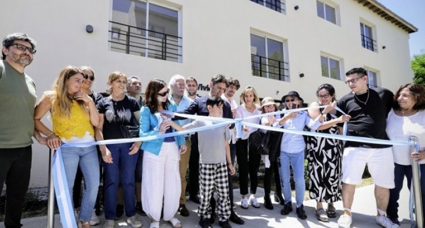 Kicillof entrega viviendas y lanza programa de educación financiera en San Fernando, en un contexto de recortes nacionales