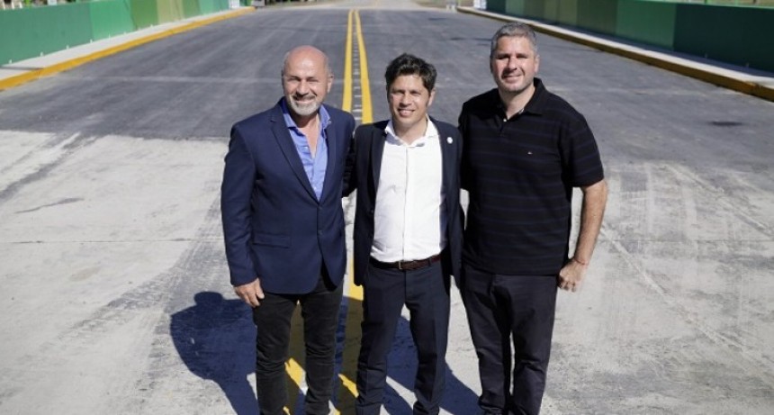 Kicillof inauguró un puente clave en Ensenada y apuntó contra el ajuste nacional