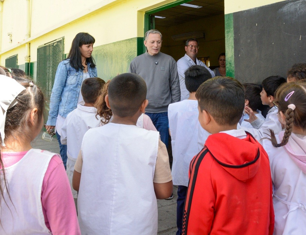 Fernando Gray supervisó las obras de mejora en la Escuela Primaria N° 1 de Monte Grande
