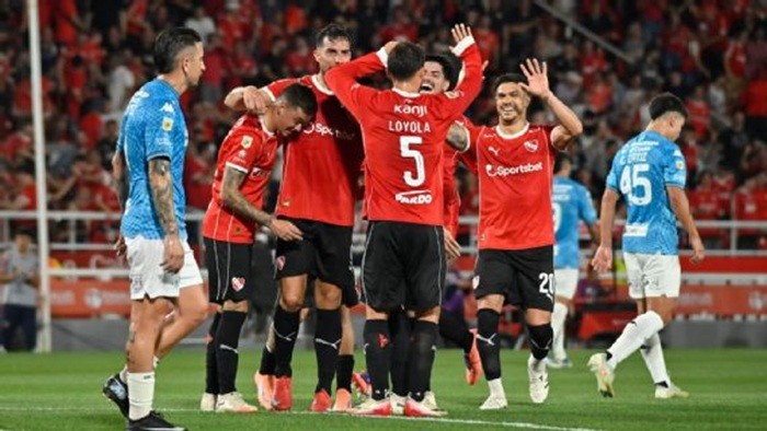 Independiente goleó 3-0 a Atlético Tucumán y tomó aire en el Clausura 2025