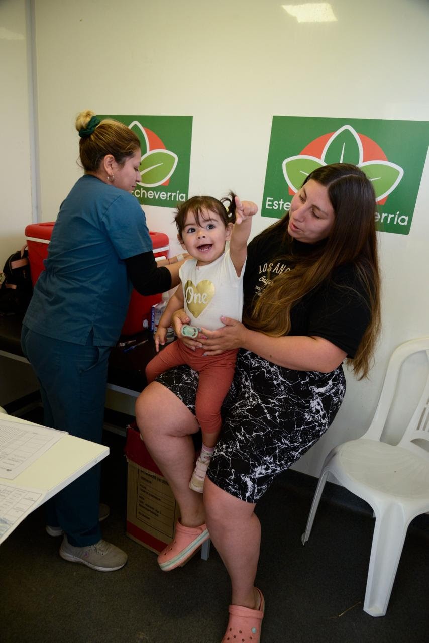 Continúan los operativos gratuitos de vacunación y atención pediátrica en Esteban Echeverría