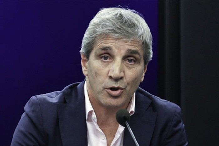 Caputo busca oxígeno financiero: postergan pago al FMI y apuestan a reactivar la bicicleta para llegar a marzo