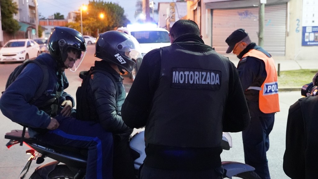 Refuerzan los operativos de seguridad vial en Merlo para controlar motos y autos