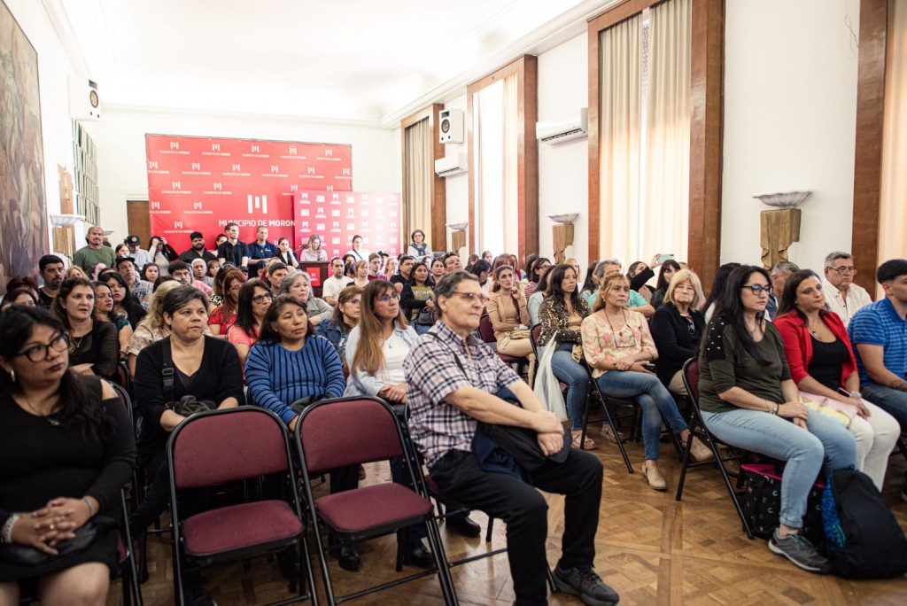 Morón impulsa la digitalización de comercios con un nuevo software y un manual de marketing