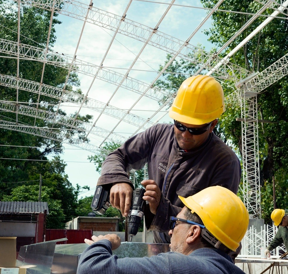 Esteban Echeverría construye un nuevo techo parabólico en el Club Santa Catalina