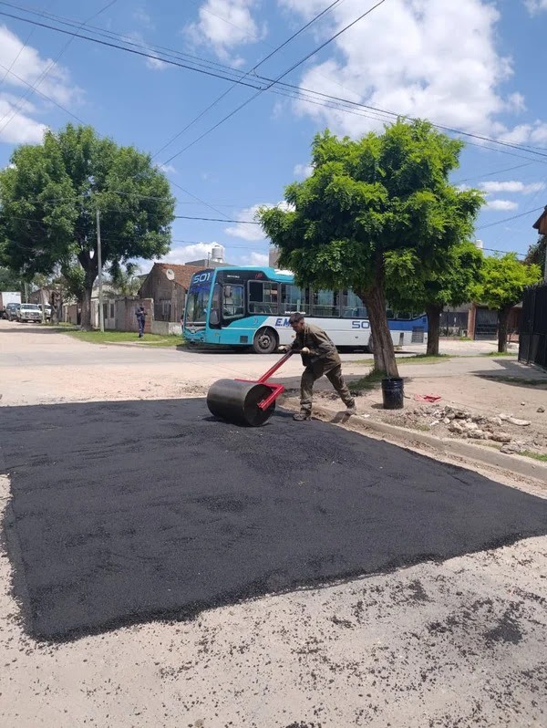 El Jagüel: el Municipio avanza con nuevas tareas de bacheo para mejorar la transitabilidad