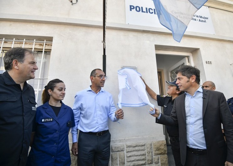 Kicillof inauguró la nueva Comisaría de la Mujer en Azul y entregó patrulleros para reforzar la seguridad