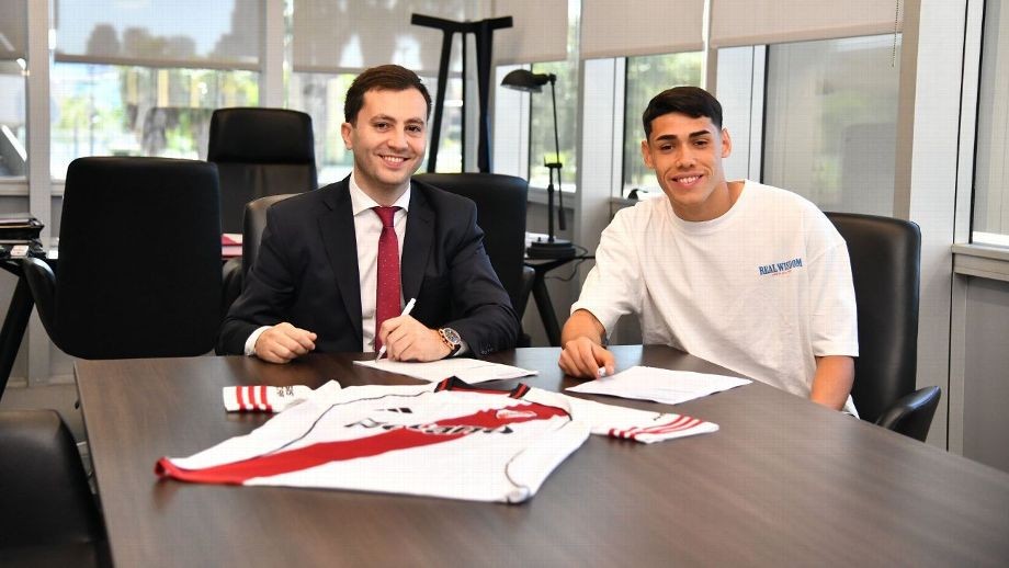 River blindó a una de sus joyas: Santiago Lencina firmó hasta 2028 con una cláusula impresionante