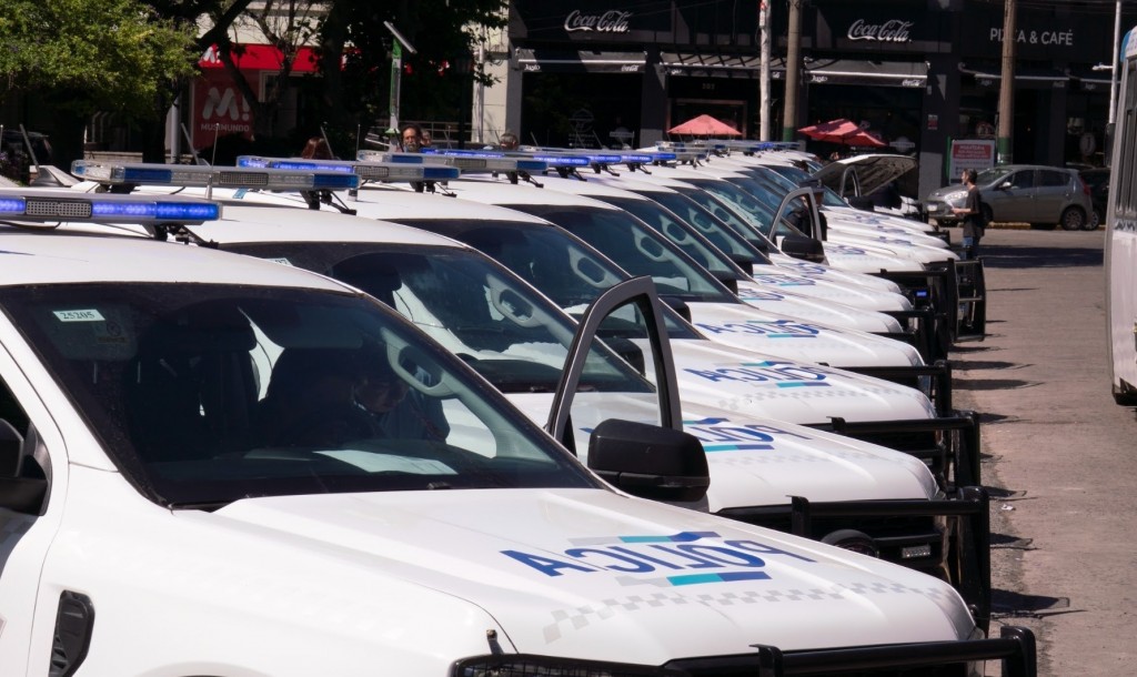 Esteban Echeverría supervisó los 20 nuevos patrulleros blindados entregados a la Policía bonaerense