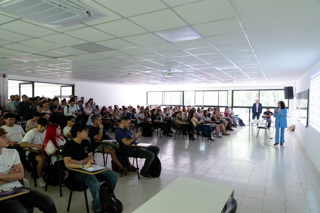 La UNaB hizo historia: más de 1500 personas en su primer Congreso de Logística y Transporte