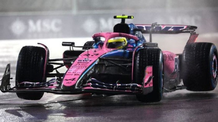 Colapinto brilló bajo la lluvia en Las Vegas y avanzó a la Q2, pero un error lo dejó 15°