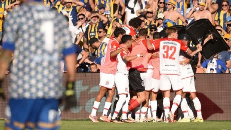 Estudiantes dio el golpe en Rosario y dejó afuera al favorito del año