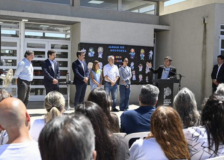 Kicillof inauguró un jardín, abrió una comisaría y entregó una ambulancia en Necochea: “La Provincia no le suelta la mano a nadie”
