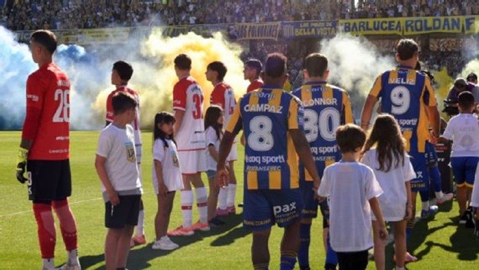 Fuerte sanción a Estudiantes por el “pasillo de espaldas”: la AFA apuntó al plantel y a Verón