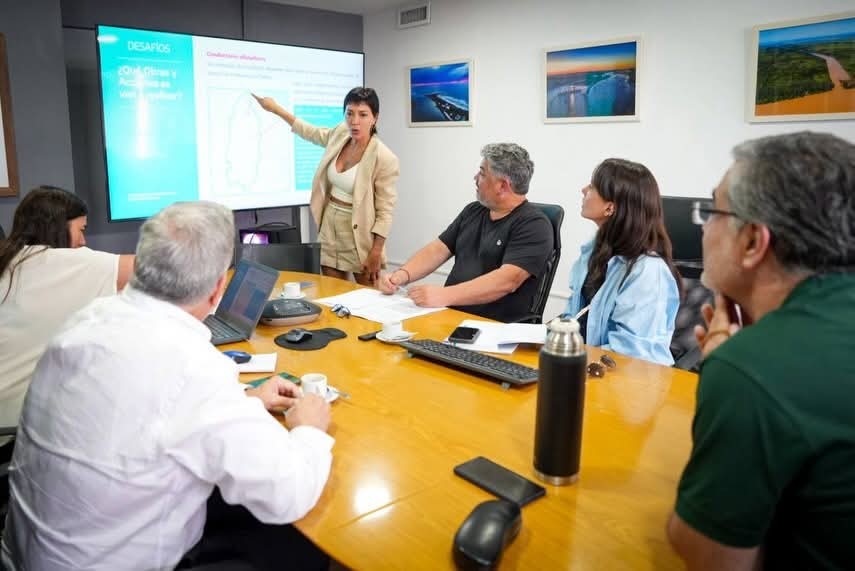 Quilmes avanza en obras clave para prevenir inundaciones: reunión entre Mayra Mendoza y autoridades provinciales de hidráulica