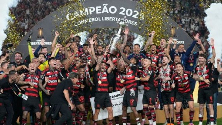 ¡Flamengo campeón de América! Le ganó 1-0 a Palmeiras en Lima y levantó su cuarta Copa Libertadores
