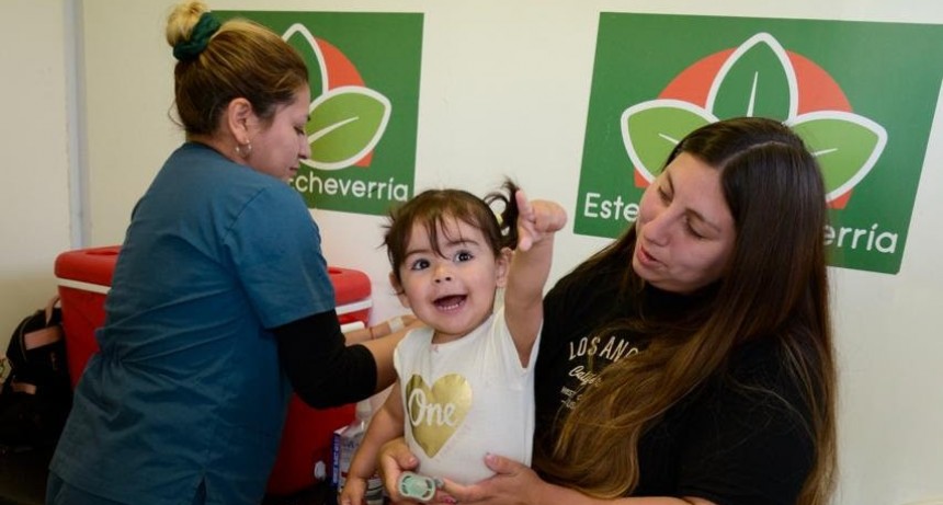Continúan los operativos gratuitos de vacunación y atención pediátrica en Esteban Echeverría