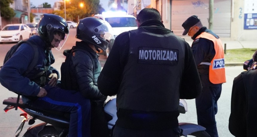 Refuerzan los operativos de seguridad vial en Merlo para controlar motos y autos