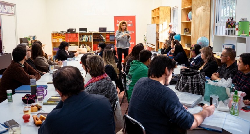 Experta organiza talleres que ayudan a docentes a trabajar en contextos de violencia educativa