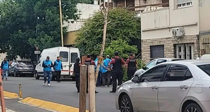 Misterio en Villa Luro: encuentran muertas a una madre y su hija dentro de su vivienda