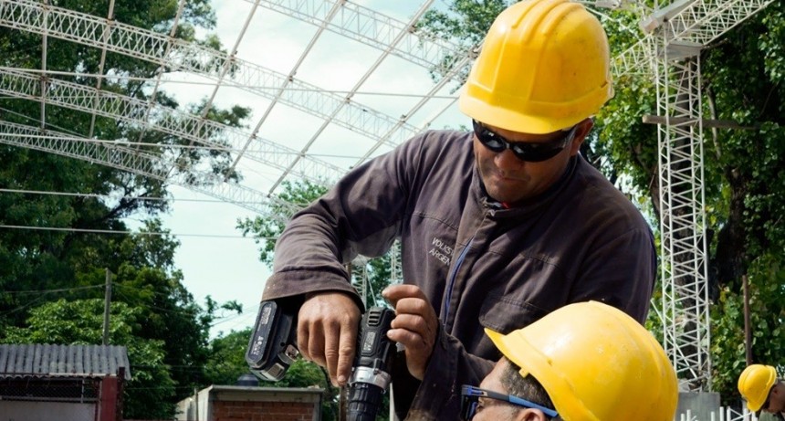 Esteban Echeverría construye un nuevo techo parabólico en el Club Santa Catalina