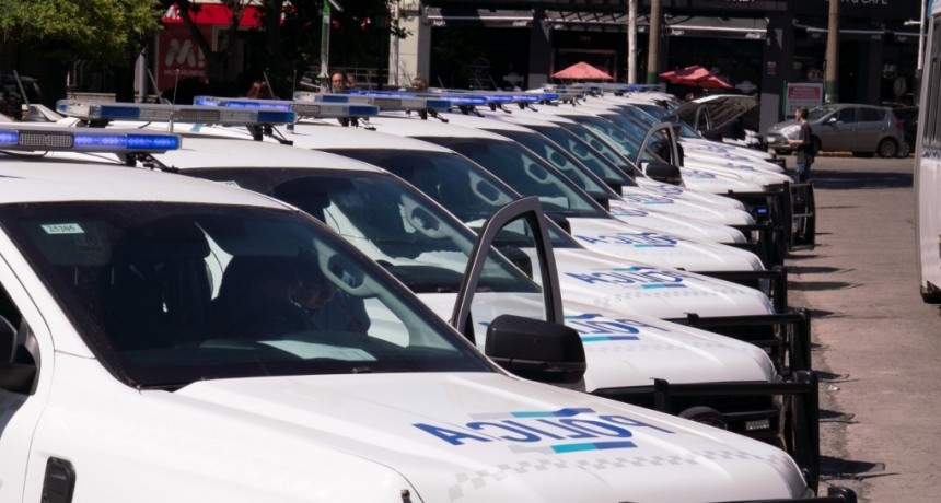 Esteban Echeverría supervisó los 20 nuevos patrulleros blindados entregados a la Policía bonaerense