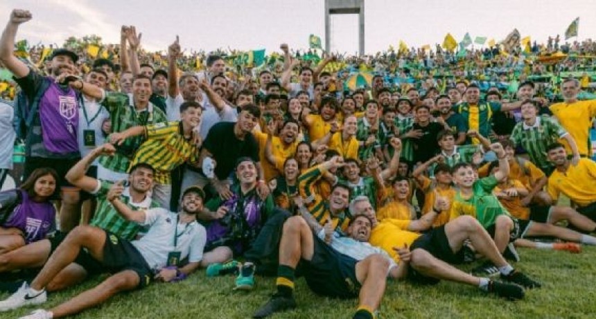 Aldosivi ganó un partidazo épico, remontó el partido y aseguró su lugar en Primera División