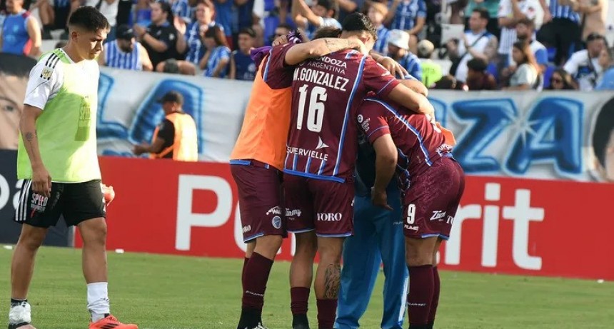 Godoy Cruz no pudo con Riestra, empató 1-1 y descendió tras 17 años en Primera