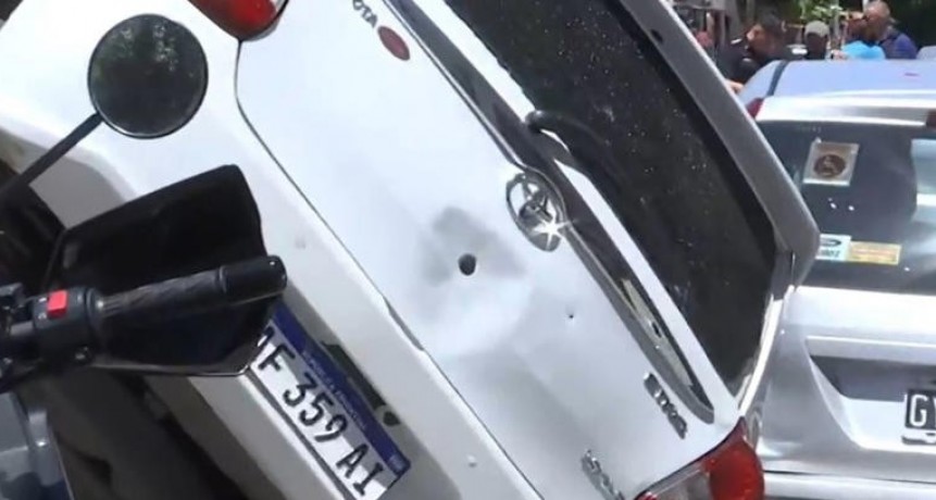 Persecución, vuelco y un delincuente muerto en plena General Paz: así fue el tiroteo que paralizó Villa Celina