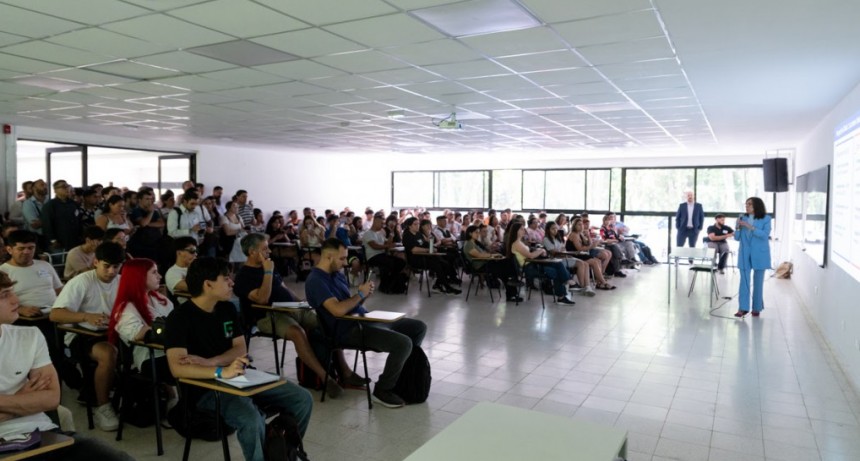 La UNaB hizo historia: más de 1500 personas en su primer Congreso de Logística y Transporte
