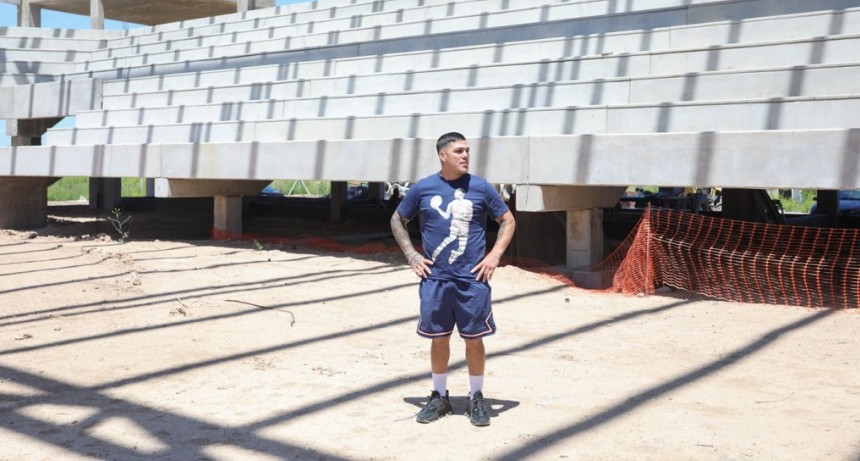 La Matanza: Brian Castaño visitó el Polideportivo Messi y destacó su impacto social en los jóvenes