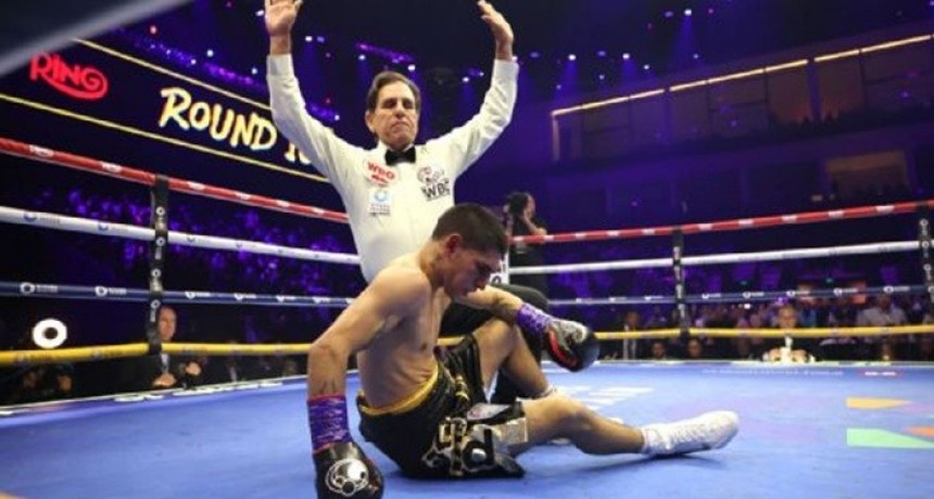 Durísimo golpe para el boxeo argentino: el Puma Martínez cayó por nocaut y perdió sus títulos en Arabia Saudita