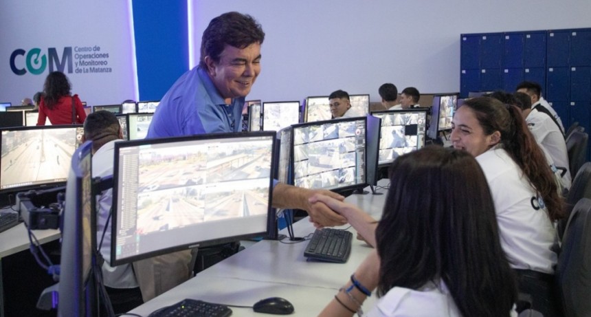 Fernando Espinoza anunció un nuevo aumento y un bono para el personal municipal