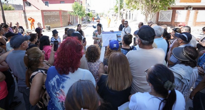 Quilmes avanza: Mayra Mendoza supervisó nuevas obras de pavimento en el barrio El Progreso