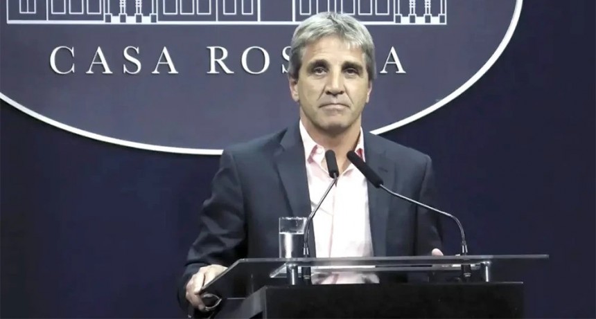 Caputo se burló de las críticas por el “dólar barato” y defendió el tipo de cambio: “Exportaciones récord”