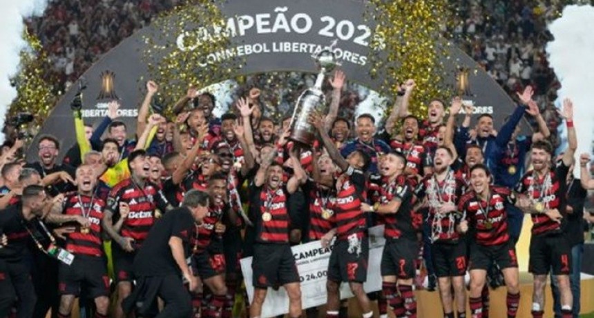 ¡Flamengo campeón de América! Le ganó 1-0 a Palmeiras en Lima y levantó su cuarta Copa Libertadores
