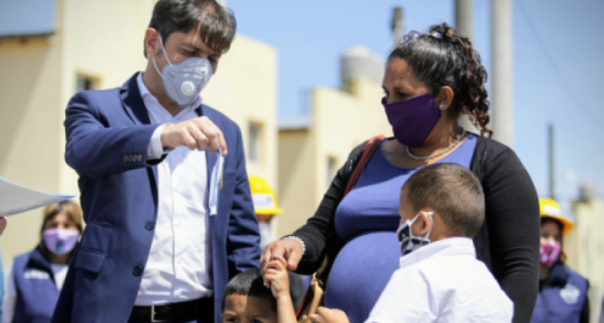 Axel Kicillof, Mariel Fernández y Máximo Kirchner entregaron 364 viviendas en el barrio La Perla