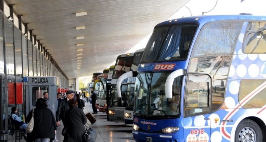 Se amplió la capacidad de ocupación en los servicios de combis, micros y trenes de media y larga distancia