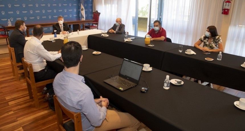 El Gobernador de La Pampa recibió a comitiva nacional para trabajar sobre la estrategia de vacunación COVID