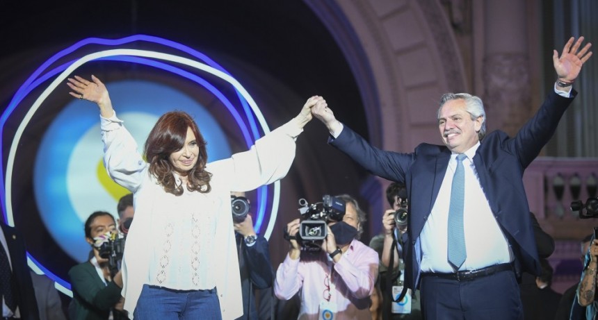Alberto Fernández: “Cuidemos nuestra democracia, defendámosla a capa y espada”